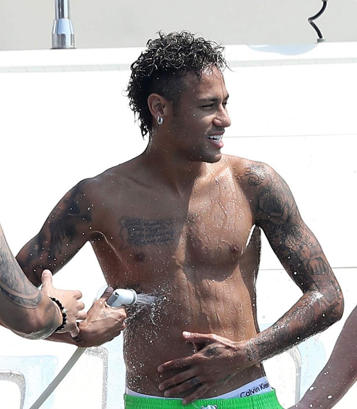 FOTO & VIDEO / Neymar, petrecere de pomină, după transferul la PSG! Brazilianul s-a dat în stambă la Saint-Tropez!