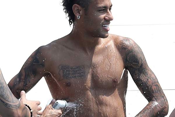FOTO & VIDEO / Neymar, petrecere de pomină, după transferul la PSG! Brazilianul s-a dat în stambă la Saint-Tropez!