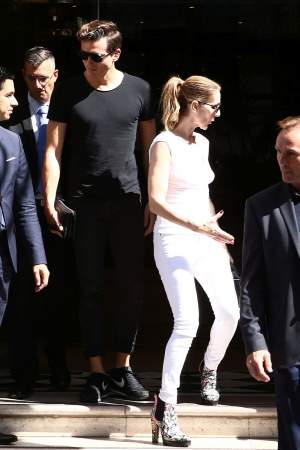FOTO / Celine Dion, nedespărţită de dansatorul ei. Au fost surprinşi împreună la hotel
