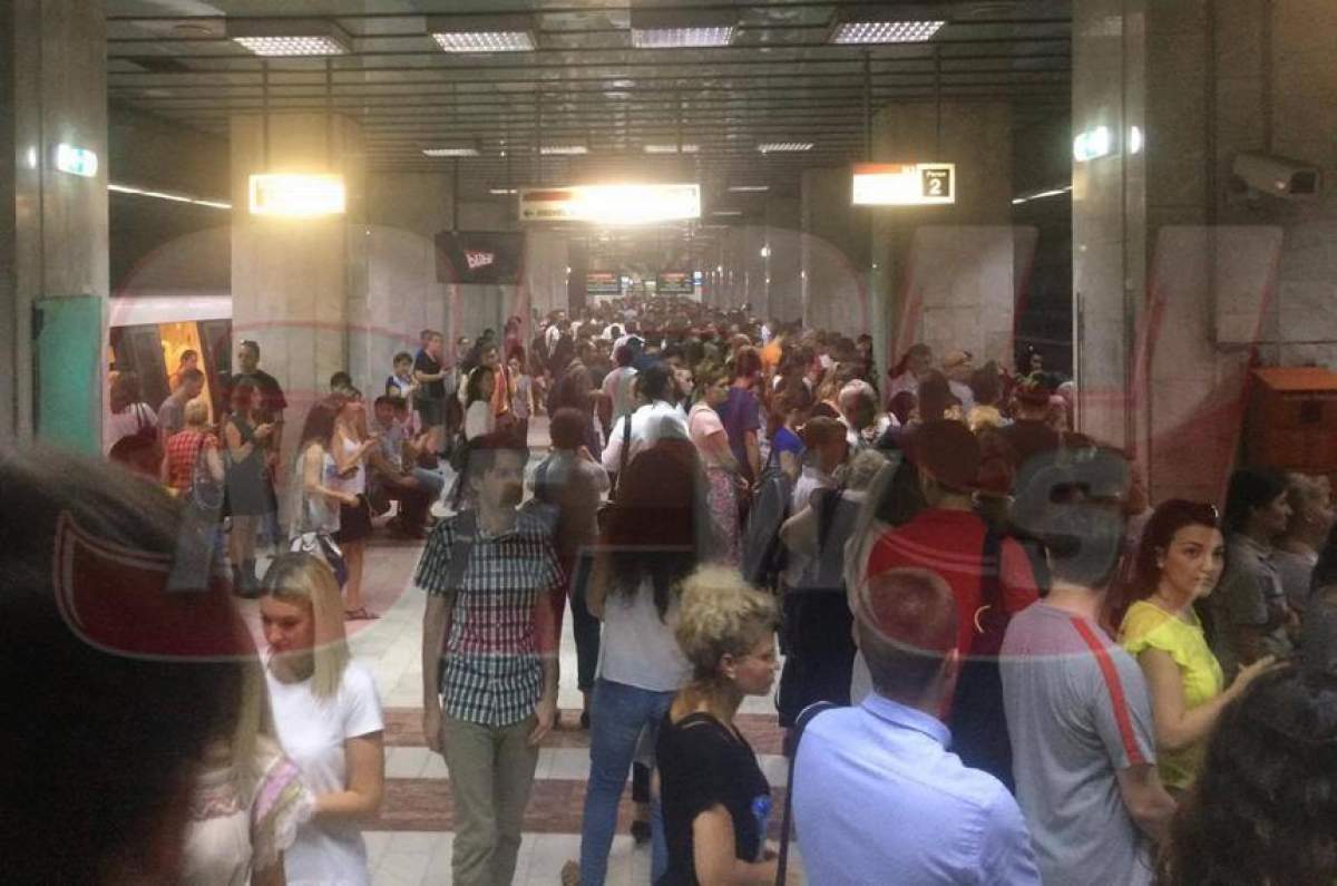 VIDEO / Panică la metrou în această dimineață! Mii de persoane au fost evacuate