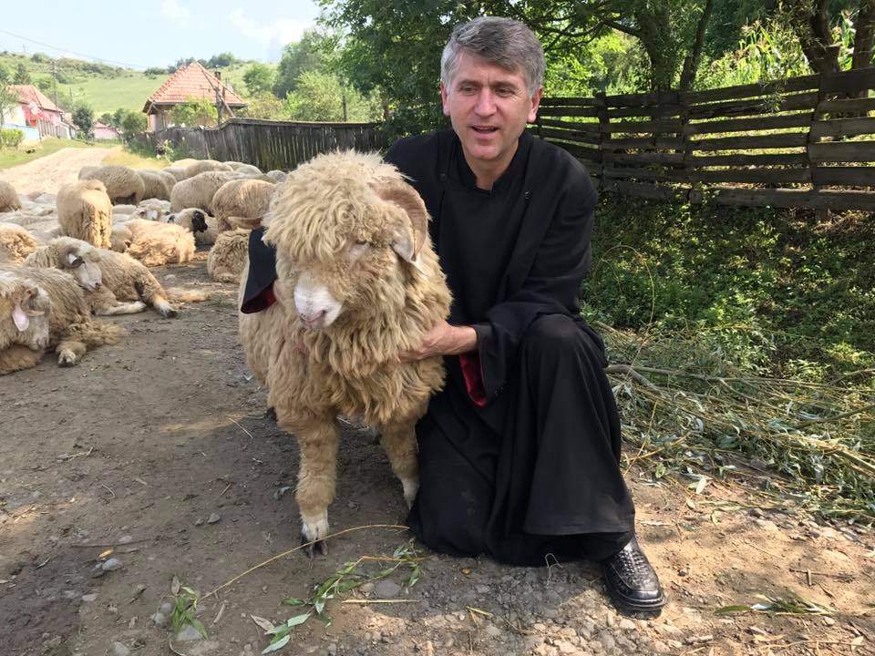 FOTO / După ce a fost exclus din biserică, Cristian Pomohaci nu renunță la haina de preoțească! Primul mesaj al fostului preot