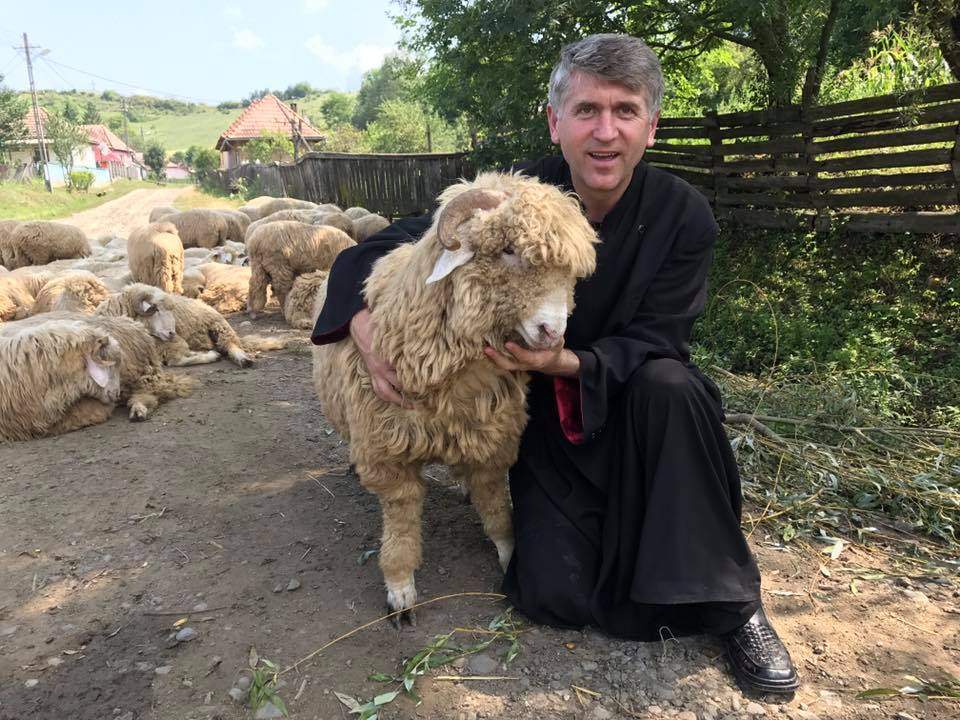 FOTO / După ce a fost exclus din biserică, Cristian Pomohaci nu renunță la haina de preoțească! Primul mesaj al fostului preot