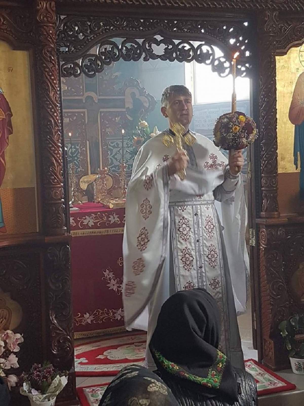 Scandal cu poliţie în biserica lui Cristian Pomohaci! Oamenii s-au luat la ceartă ca la uşa cortului