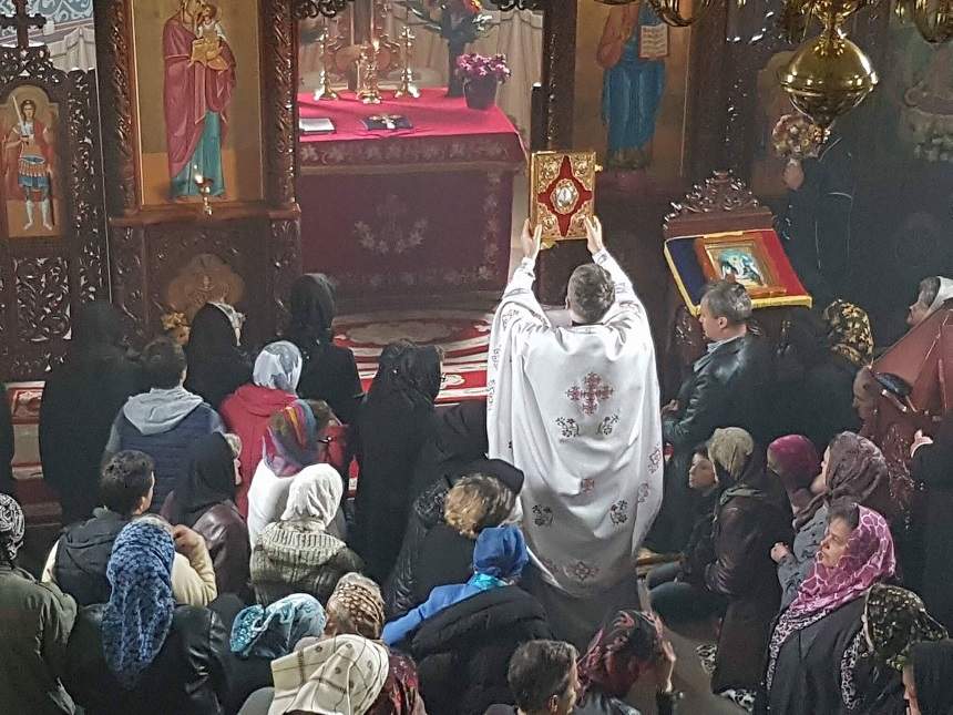 Scandal cu poliţie în biserica lui Cristian Pomohaci! Oamenii s-au luat la ceartă ca la uşa cortului