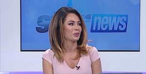 FOTO / Prezentatoarea ştirilor Antena Stars, Andra Trandaş, a izbucnit în  lacrimi la TV. Ce a impresionat-o pe vedetă