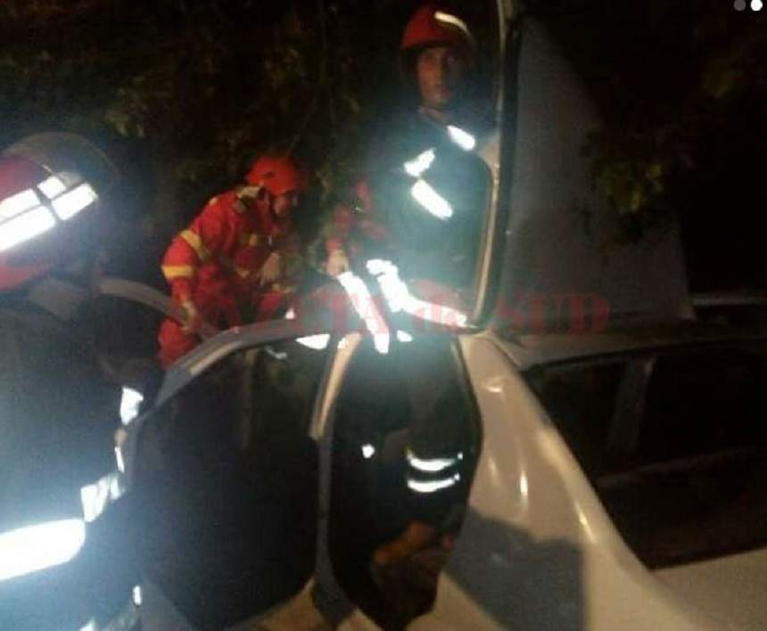 FOTO / Accident grav în Olt! O persoană a murit, iar alte trei au fost rănite, printre care se află și o fetiță de 4 ani