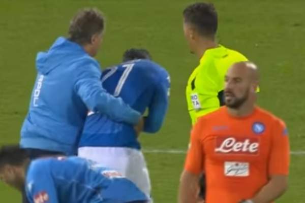 VIDEO / Accidentare HORROR pentru căpitanul echipei naţionale! Vlad Chiricheş, scos pe braţe de pe teren!