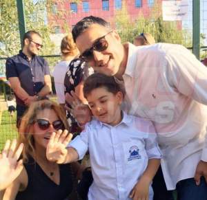 FOTO EXCLUSIV / Prima zi de şcoală pentru băieţelul Oanei Turcu şi al lui Cristi Brancu