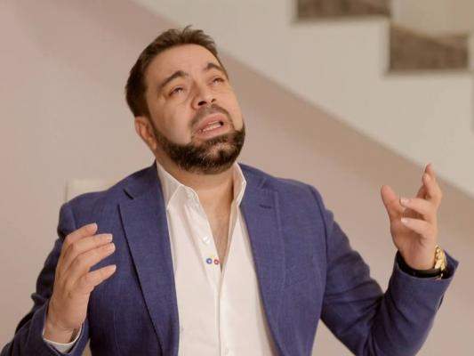 EXCLUSIV / Reacţie incredibilă a fostului impresar a lui Florin Salam după ce manelistul a fost călcat în picioare de interlopi!