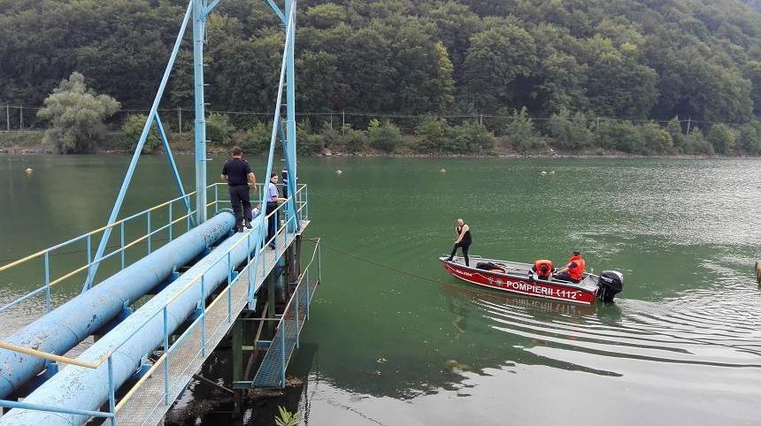 FOTO / Halucinant! O adolescentă a fost găsit moartă într-un lac din Piatra-Neamţ. Autorităţile sunt în alertă