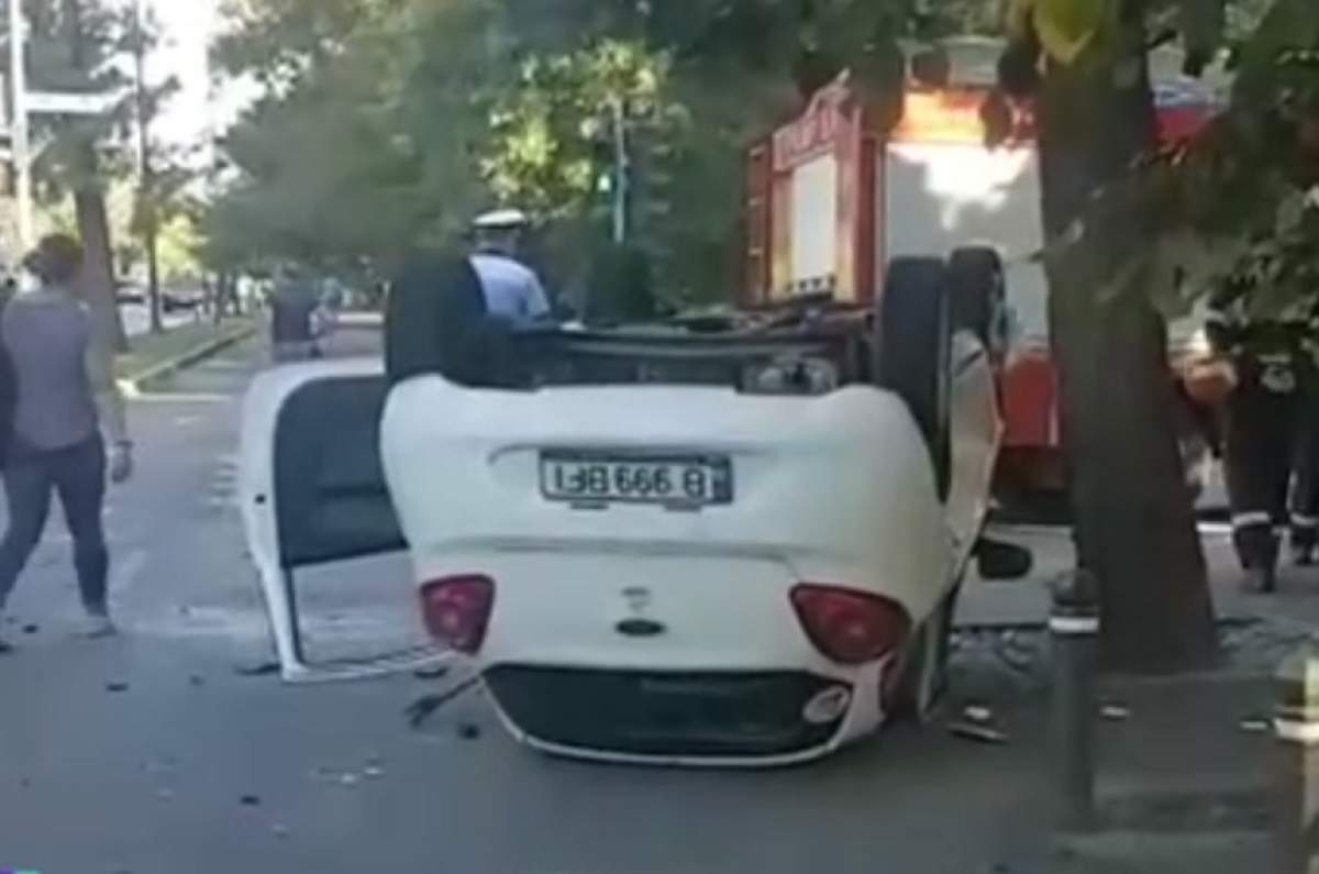 Accident grav pe Bulevardul Kiseleff din Capitală! O maşină s-a răsturnat