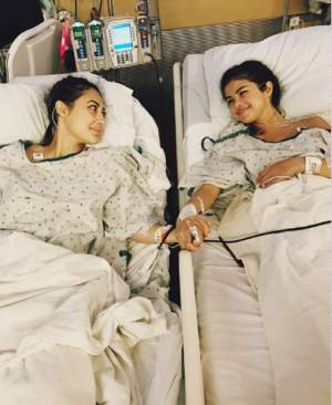 FOTO / Selena Gomez, poză de pe patul de spital! Cine i-a donat un rinichi: "Am avut nevoie de transplant în lupta cu boala Lupus"