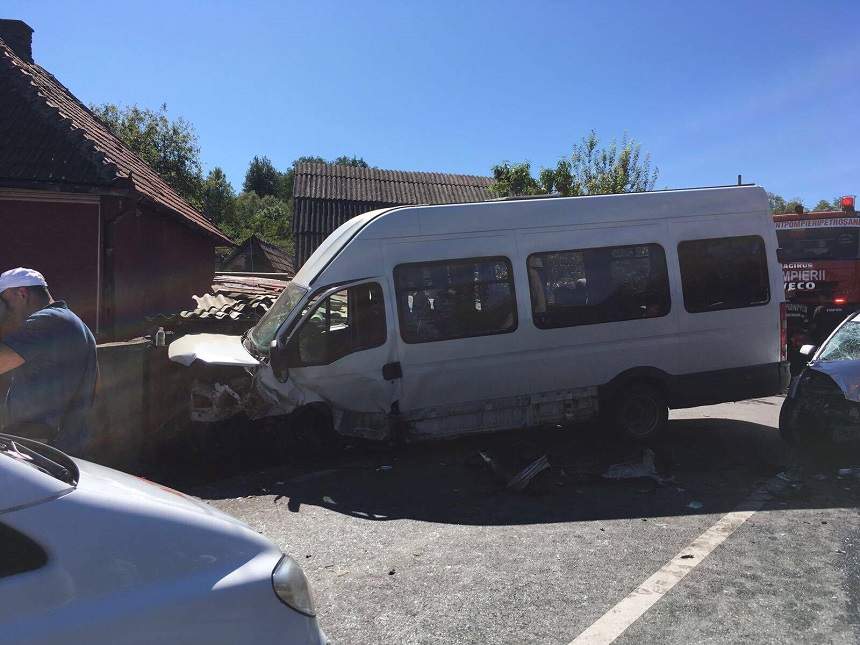 UPDATE! Accident grav în Hunedoara! 13 persoane au ajuns de urgență la spital. Autoritățile au activat planul roșu de intervenție