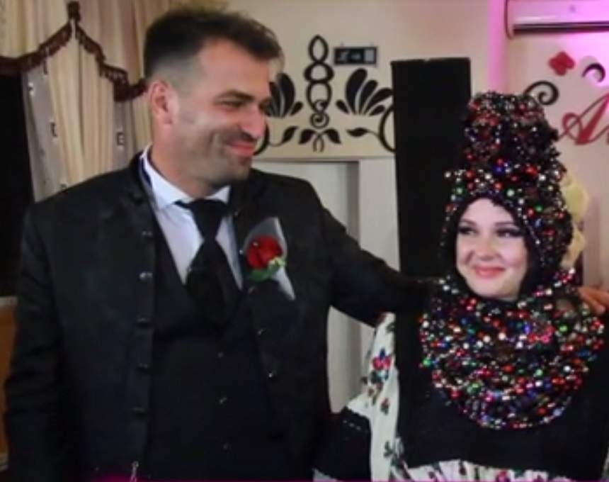 VIDEO / Cum arată rochia de mireasă în Ţara Oașulului! Concurenta de la "Nuntă cu scântei" i-a uimit pe toţi invitaţii