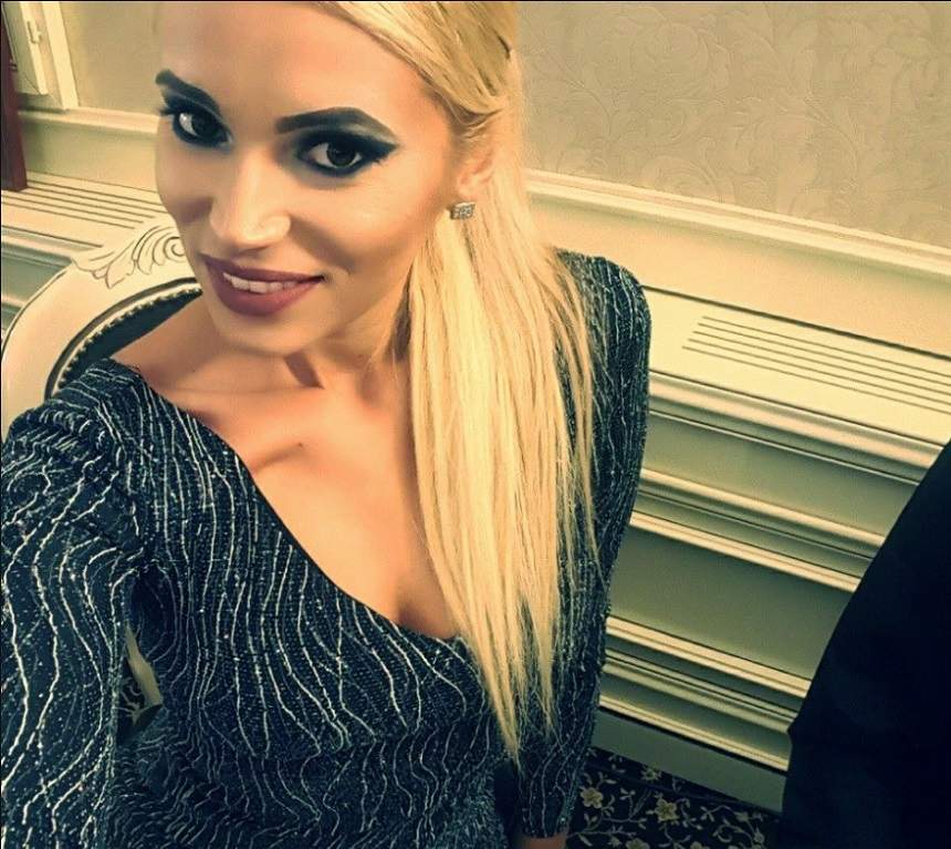 FOTO / Andreea, fostă concurentă la MPFM, fără sutien la TV! Ce i s-a întâmplat după ce a apărut în videoclipul Celiei şi al lui Karym