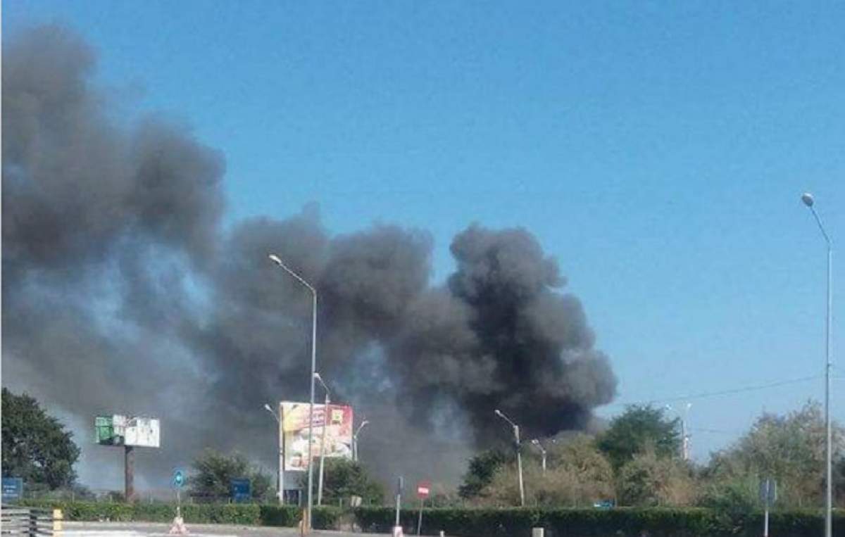 Stare de alertă în Constanţa! Arde un depozit de artificii