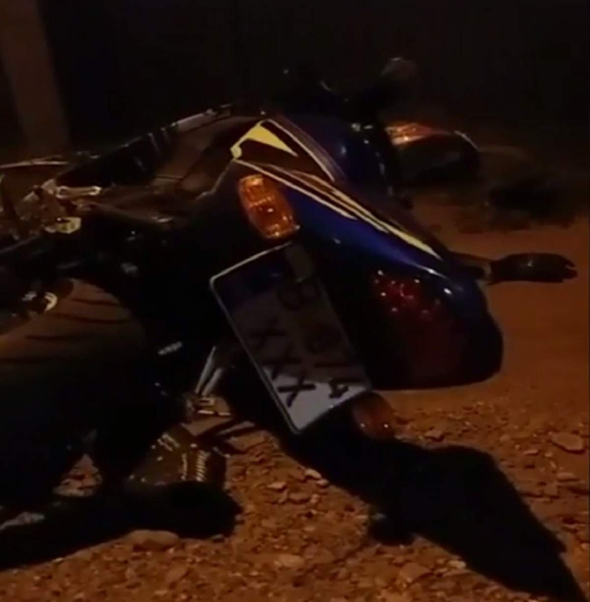 VIDEO / Accident grav pe DN1!  Un motociclist a murit şi alţi patru au fost răniţi, după ce au fost spulberaţi de o maşină
