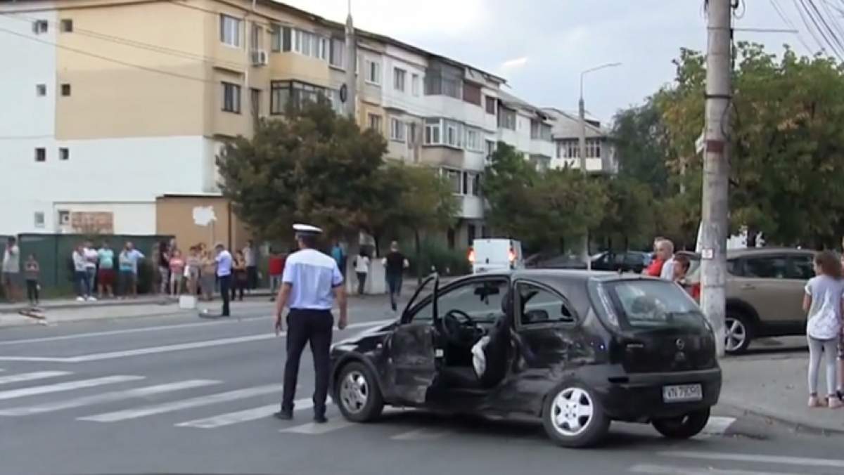 VIDEO / Din salvatoare a ajuns pacientă! O asistentă medicală a fost spulberată pe o şosea din Focşani