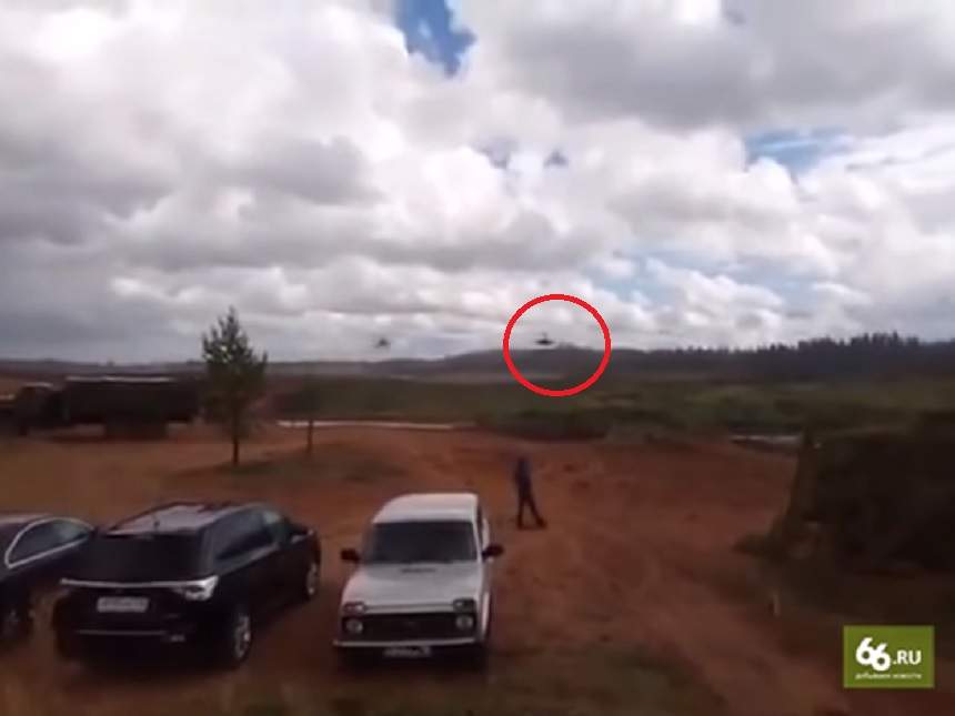 VIDEO / Clipe de groază în rândul civililor! Un elicopter i-a atacat cu rachete, în timpul unui exerciţiu militar
