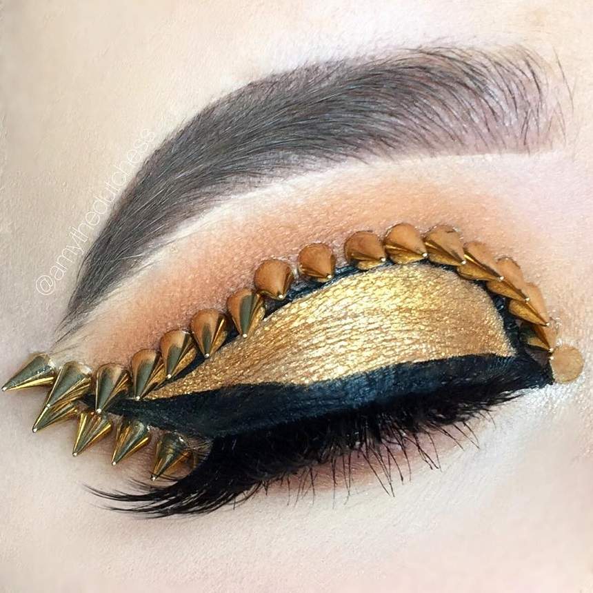 FOTO / Machiajul cu ţinte şi perle! Noul trend în materie de makeup care face furori pe internet