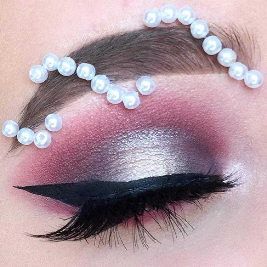 FOTO / Machiajul cu ţinte şi perle! Noul trend în materie de makeup care face furori pe internet