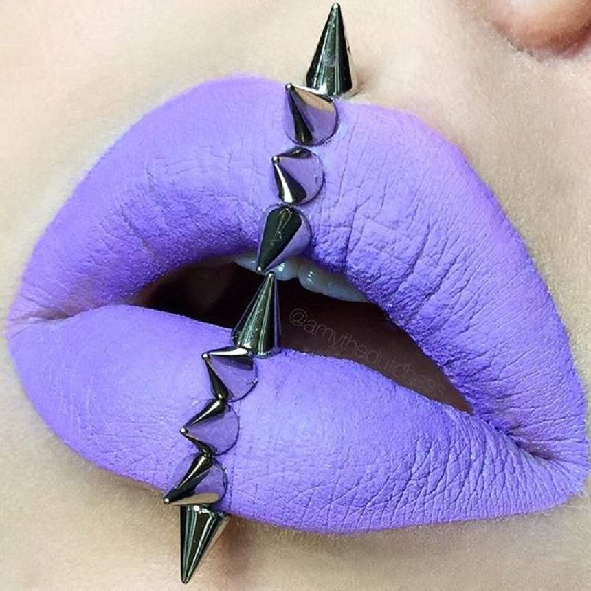 FOTO / Machiajul cu ţinte şi perle! Noul trend în materie de makeup care face furori pe internet