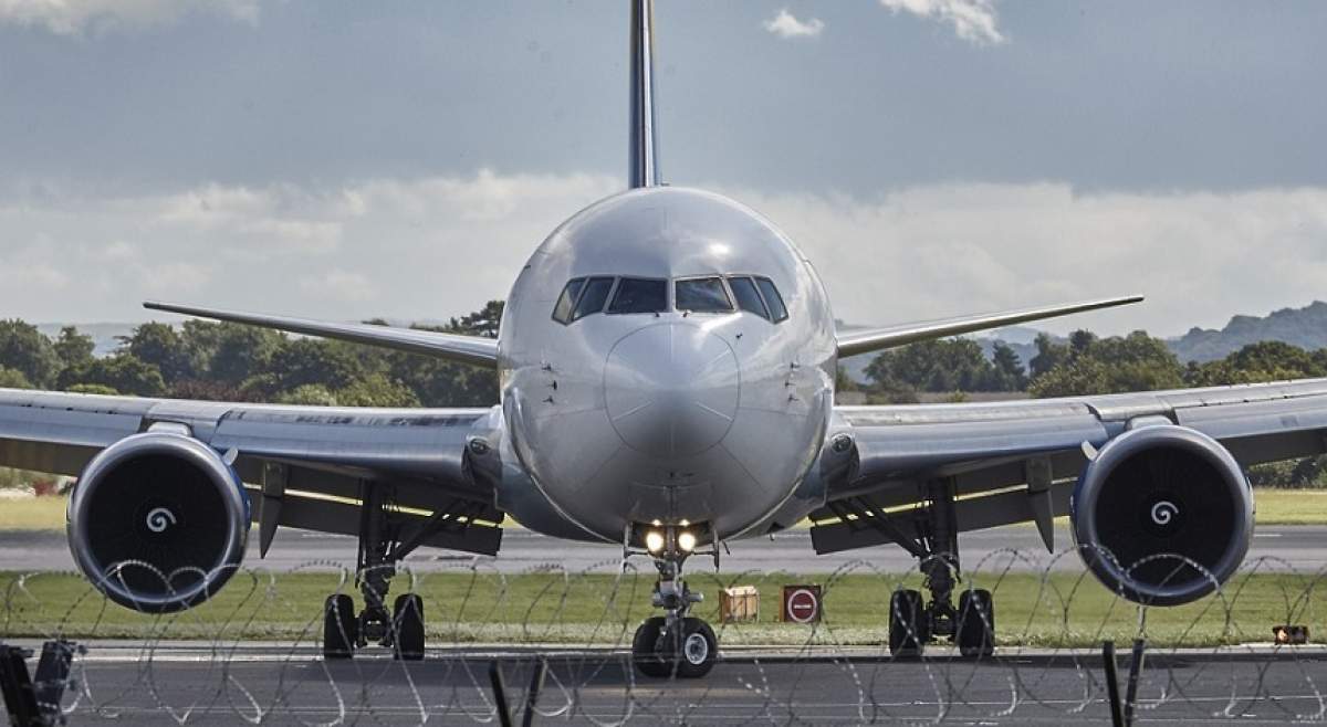 Avion cu români, în picaj! Sunt în pericol!