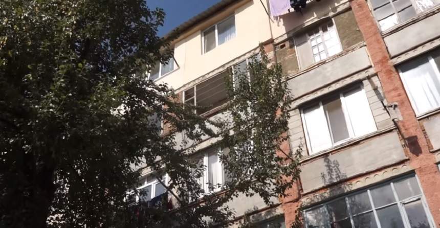 VIDEO / Un bărbat a fost prins cu amanta în pat, iar ce a urmat este halucinant! Soţia a rămas şocată