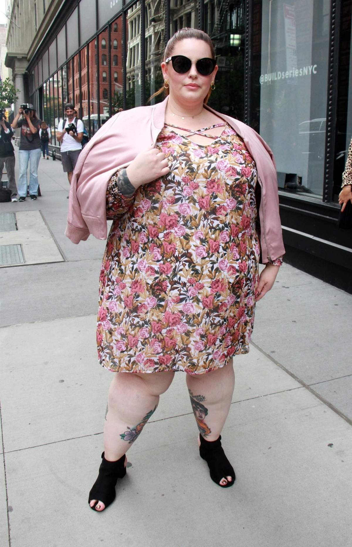 FOTO / Dă cântarul peste cap, dar e model! Tess Holliday cucereşte cu kilogramele în plus