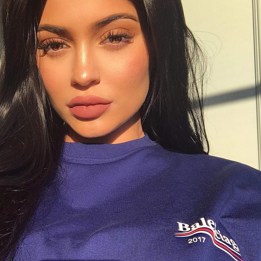 FOTO / Kylie Jenner, ce obraznică eşti! A pozat cu sfârcurile la vedere şi nu s-a jenat nicio clipă