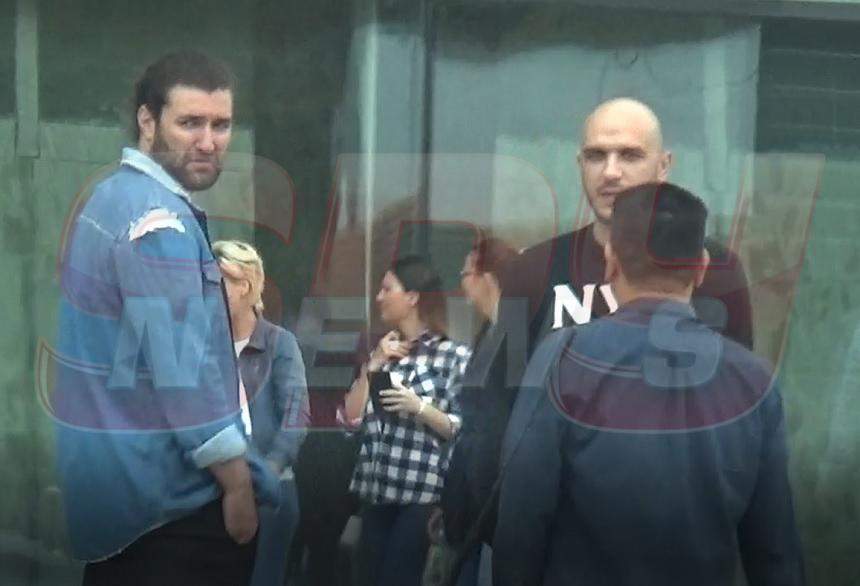 Ce face Smiley când nu e, acasă, cu Gina Pistol și e înconjurat de femei? VIDEO PAPARAZZI