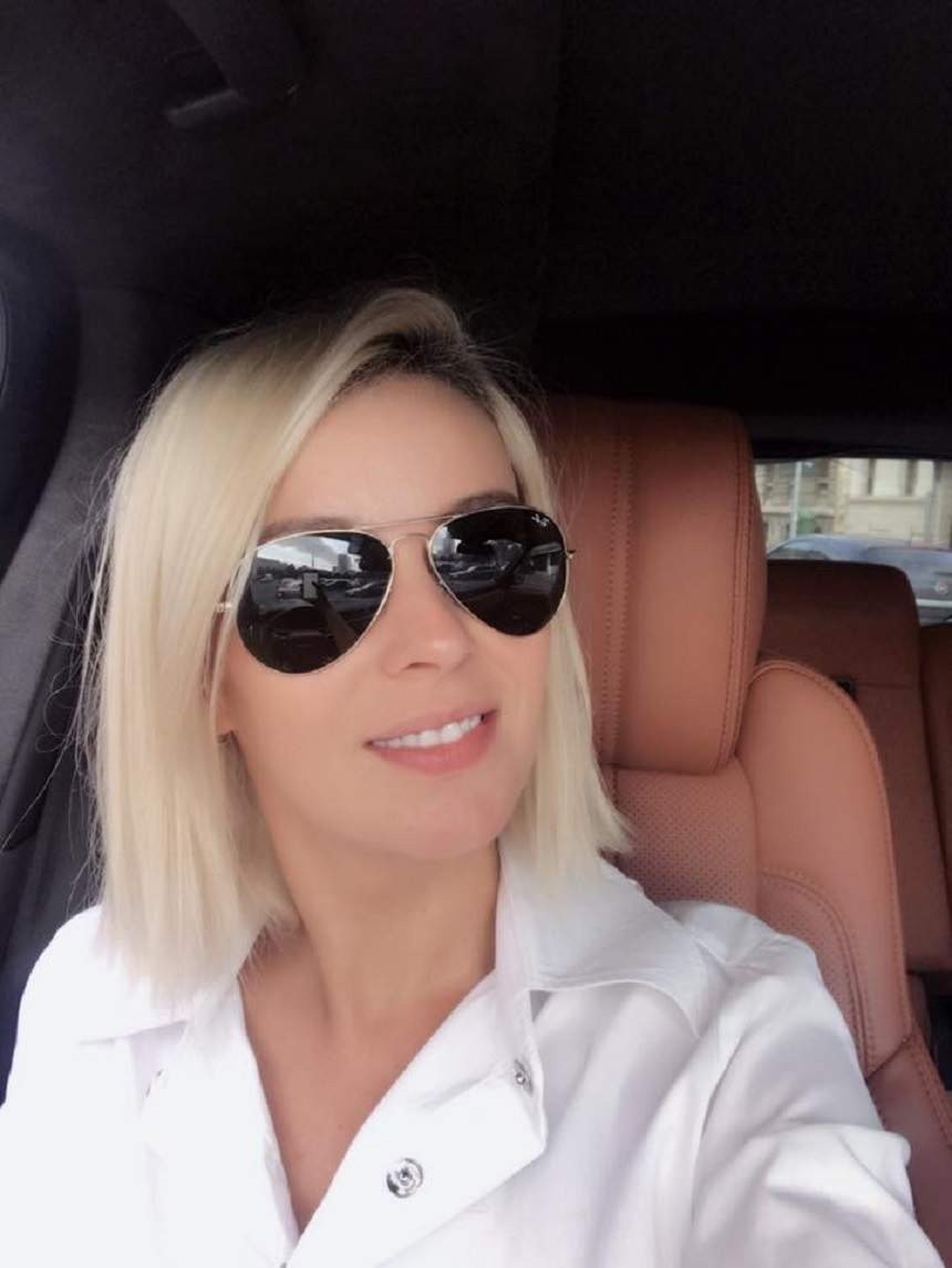 FOTO / Diana Dumitrescu şi-a schimbat look-ul! Vedeta a renunţat la culoarea blond a părului