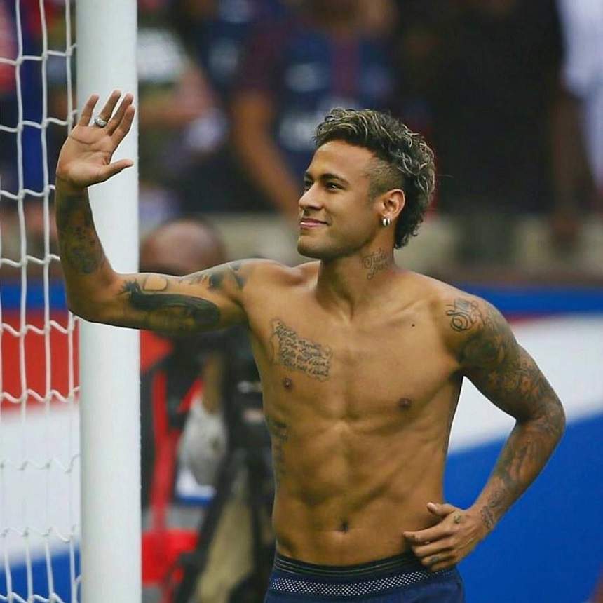 VIDEO / Neymar a tras direct la poartă! S-a combinat cu una dintre cele mai frumoase femei din lume