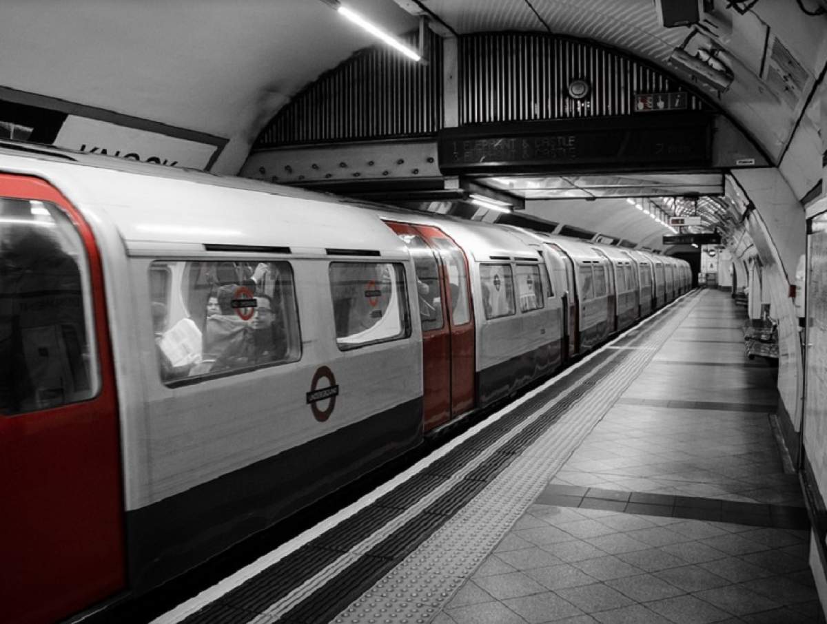 Explozie într-o staţie de metrou din Londra! Panică printre călători