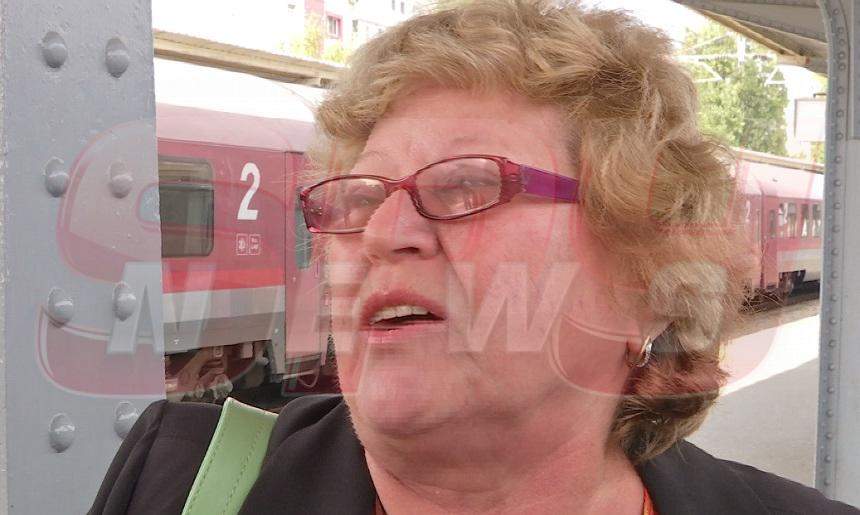 FOTO / Soacra Gabrielei Cristea a ajuns la Bucureşti! Mama lui Tavi Clonda, în lacrimi la gară: "Abia aştept să-mi văd nepoţica"