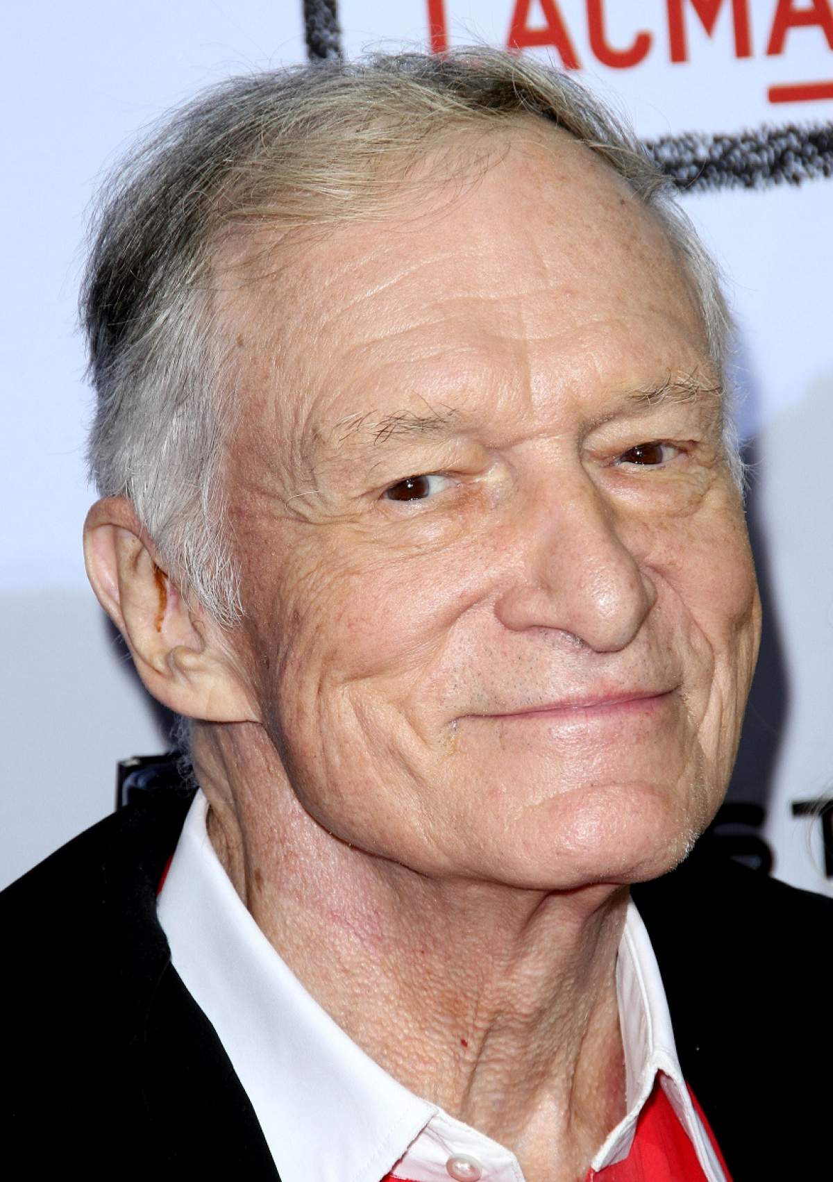 Unde va fi îngropat fondatorul Playboy? Hugh Hefner a plătit 75.000$ pentru a se odihni lângă femeia care i-a dus succesul