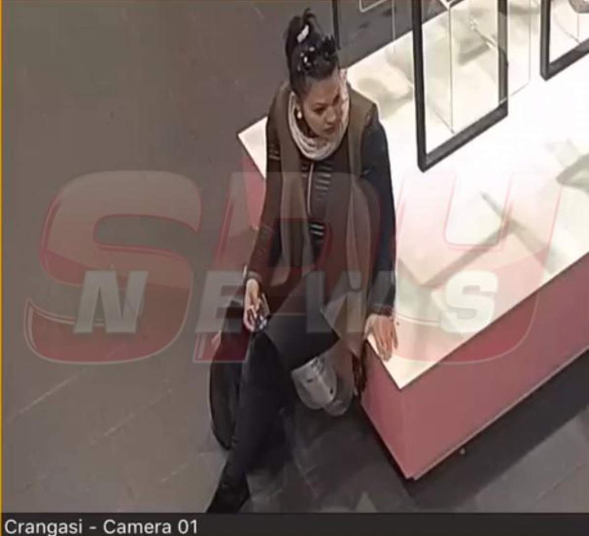 VIDEO / Piţipoancă filmată într-o ipostază jenantă, la mall!
