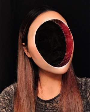 FOTO / O fată creează iluzii optice care te sperie de moarte! Tu ce spui? Ai încerca asta?