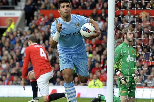 VIDEO / Şoc în fotbal! Kun Aguero, rănit într-un accident de maşină!