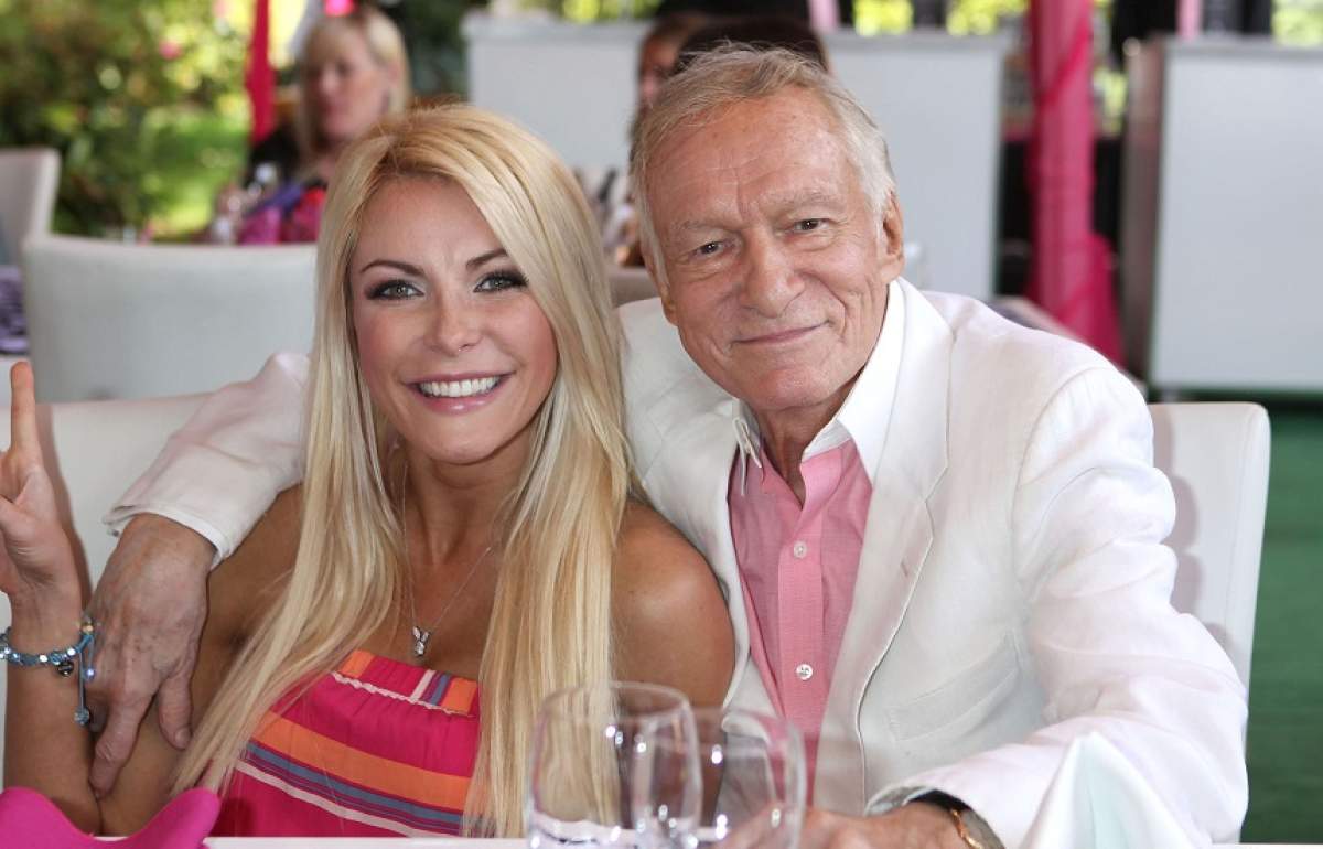 FOTO / Hugh Hefner şi-a ales locul de veci pe sprânceană! Lângă cine a fost înmormântat fondatorul Playboy