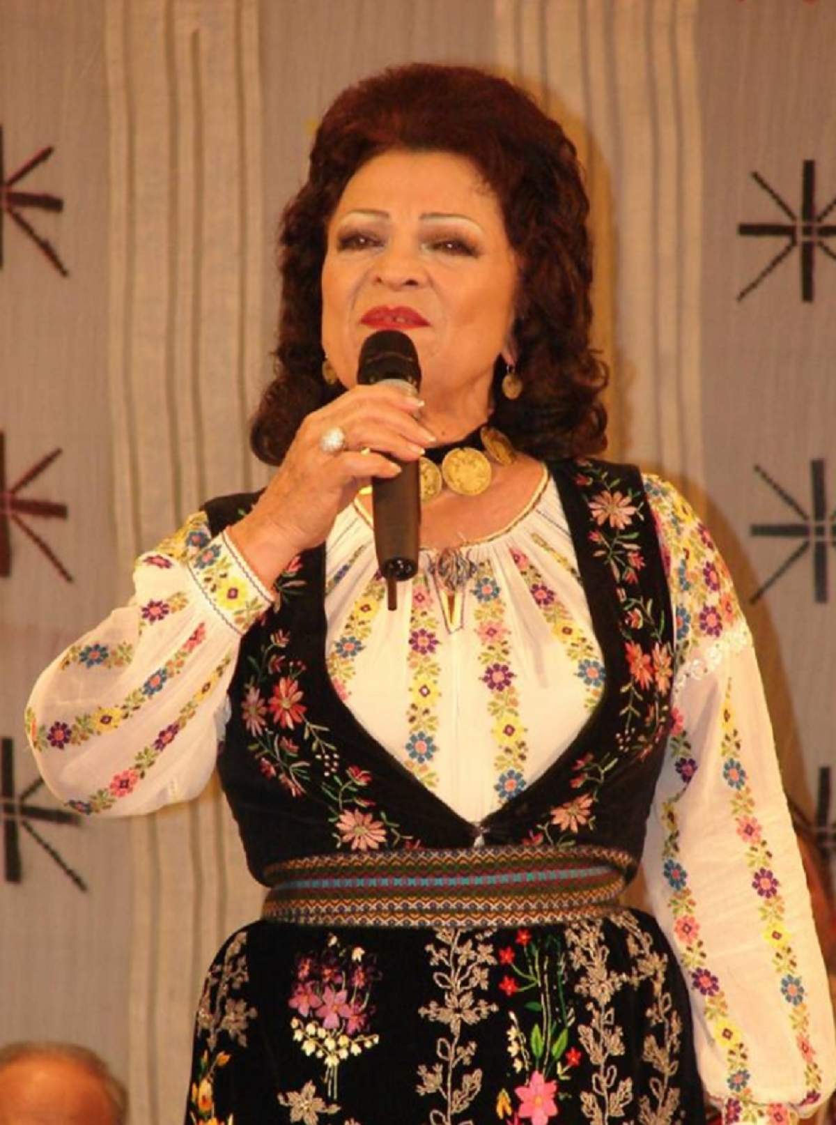 VIDEO / La mulţi ani, Maria Ciobanu! Artista împlineşte astăzi 80 de ani!