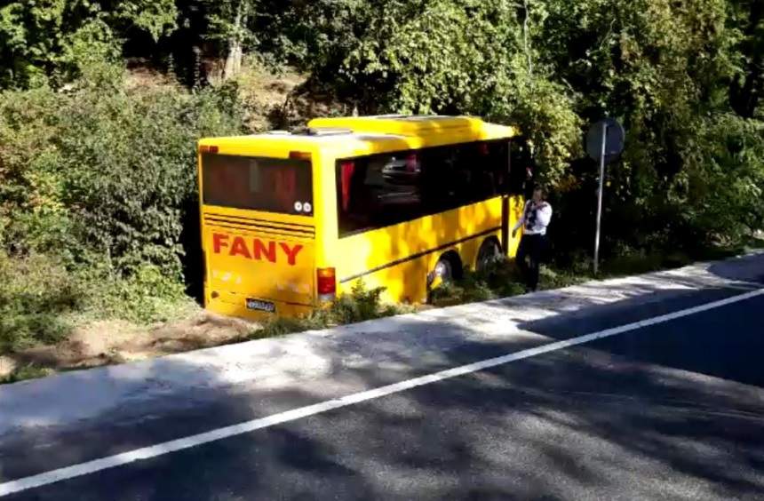 FOTO / Accident grav în Maramureș! Un autocar plin cu pasageri a fost implicat. Sunt zeci de victime