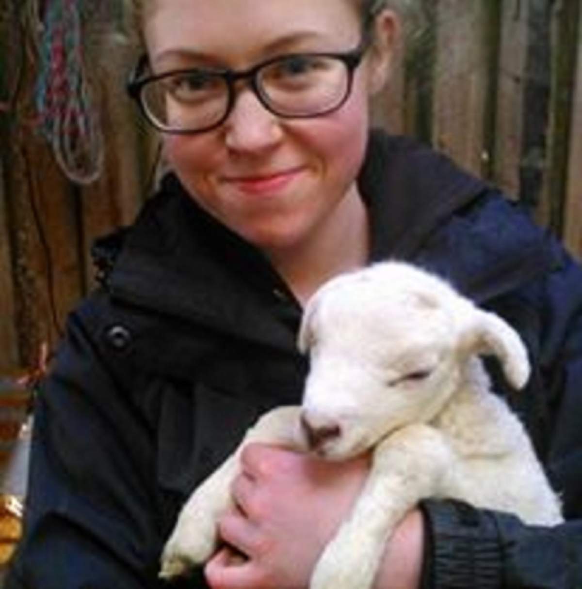 FOTO / Îngrozitor! O studentă a fost răpită, ucisă cu sânge rece, apoi jefuită pănă la ultimul bănuţ! Familia e în stare de şoc