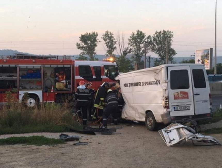 FOTO / Dezvăluiri cutremurătoare despre tânărul care a "zburat" peste un zid de beton şi a zdrobit o maşină de pâine. Ce au descoperit medicii legişti