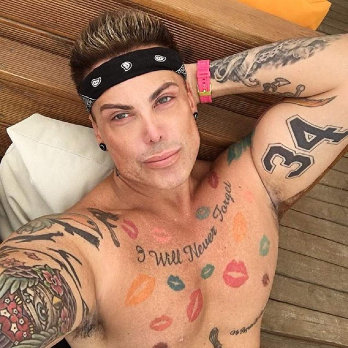 FOTO / Şi-a micşorat nasul, dar s-a ridicat "stindardul"!  Drama bărbatului din "plastic" care are erecţie permanentă