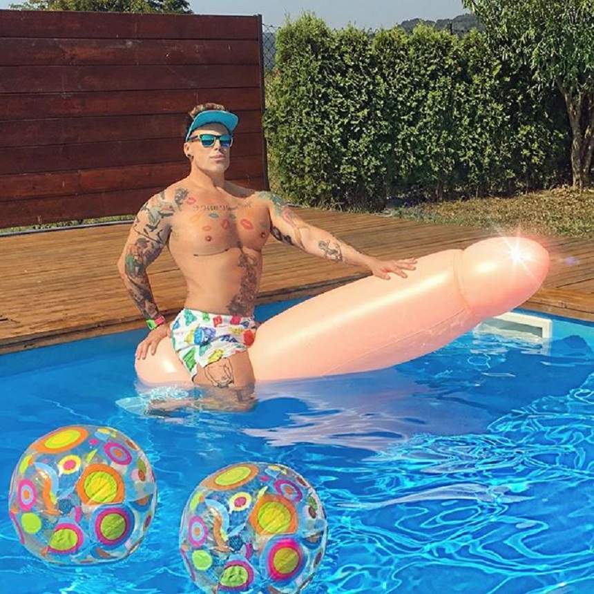 FOTO / Şi-a micşorat nasul, dar s-a ridicat "stindardul"!  Drama bărbatului din "plastic" care are erecţie permanentă