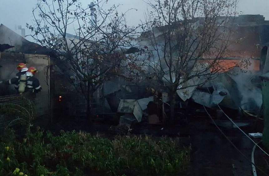 Incendiu devastator lângă Bucureşti! Există cel puţin o victimă