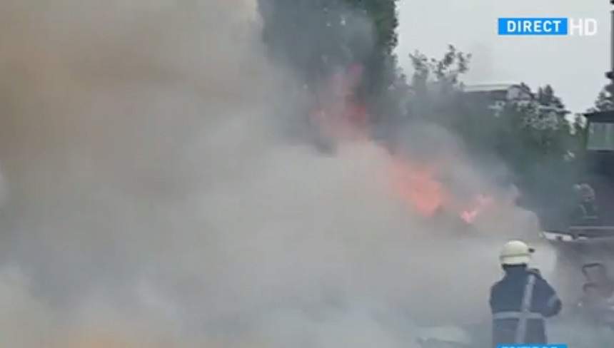 VIDEO / Incendiu de proporţii în Timişoara, într-o zonă cu deşeuri toxice! Flăcările puternice au atins 4 metri înălţime