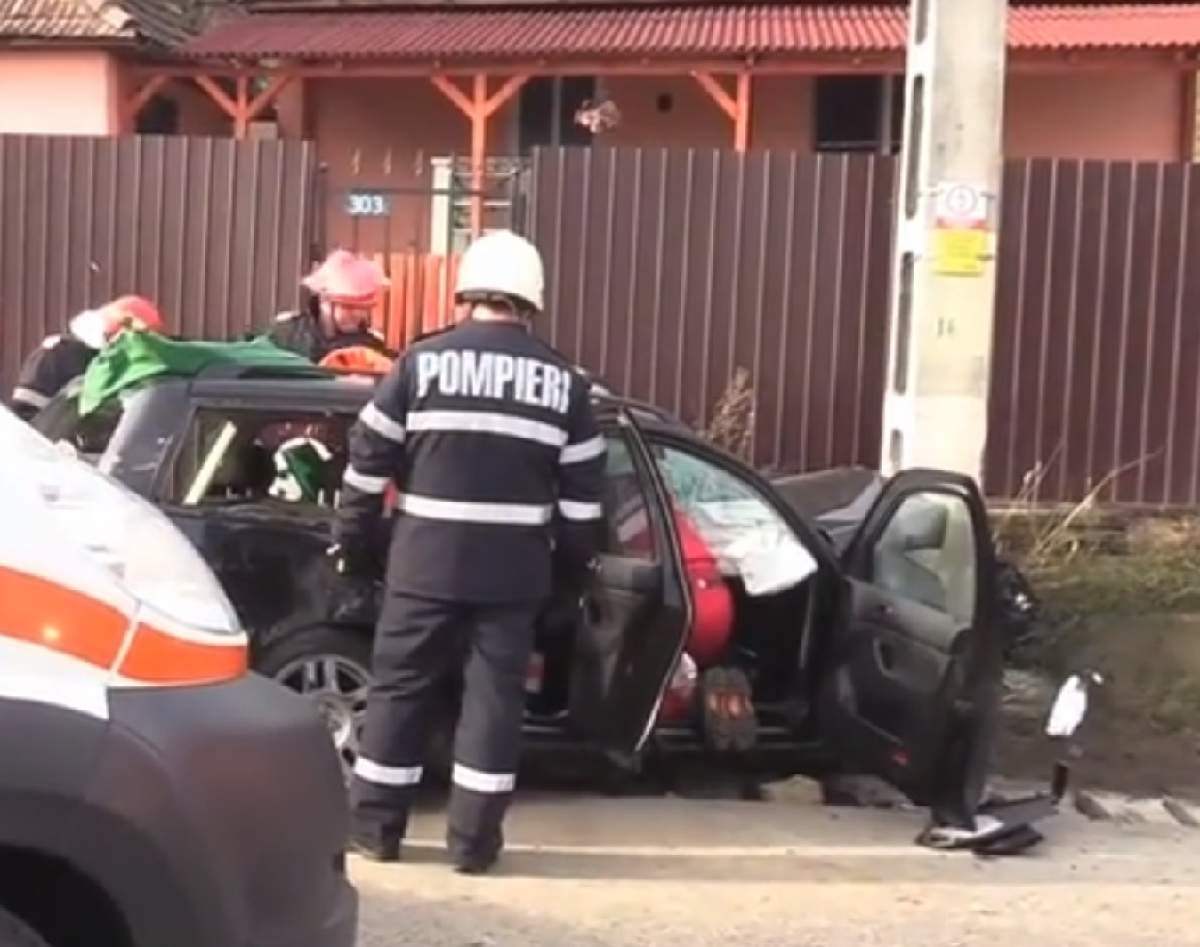 FOTO / Carambol la intrare în localitatea Gherla din Cluj! 9 persoane au fost rănite, după ce trei maşini s-au ciocnit