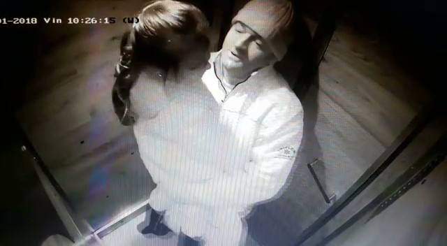 EXCLUSIV / Poliţistul pedofil, de mână cu fosta nevastă, la tribunal! Ajutor nesperat pentru perversul din lift